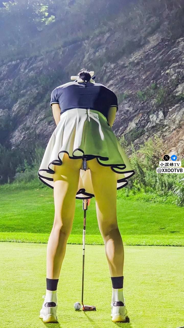 吴诺弘大屁股骚护士自慰太舒服了，淫水喷湿了房间
